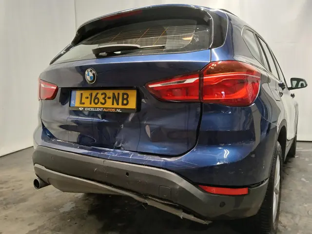 BMW X1 SDrive18i SCHADEAUTO!! 2017 Benzine 5