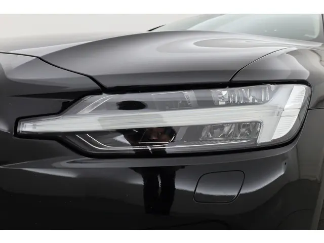 Volvo V60 2.0 B4 Momentum Business 2021 Hybride Benzine 34