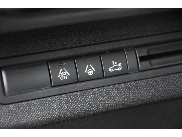 Peugeot 3008 1.2 PureTech GT Automaat 2024 Benzine 34