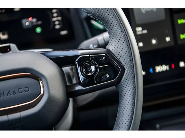 Lynk & Co 08 1.5 More 2026 Hybride Benzine 15