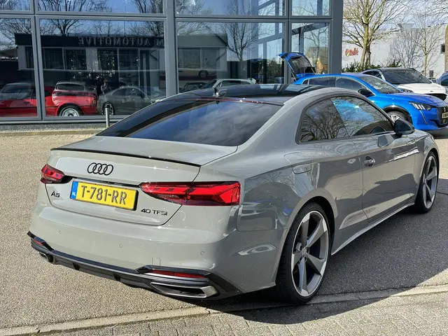 Audi A5 Coupé 40 TFSI S edition 2020 Benzine 6