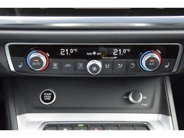 Audi Q3 45 TFSI e edition 2022 Hybride Benzine 33