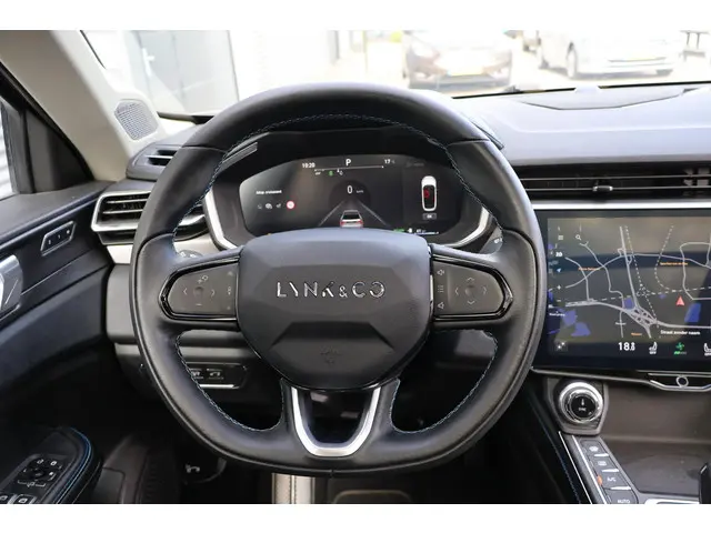 Lynk & Co 01 Lynk&Co 1.5 2023 Hybride Benzine 24