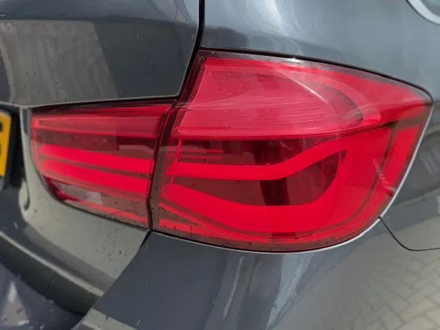 BMW 3 Serie Touring 330i xDrive M Sport 2015 Benzine 10
