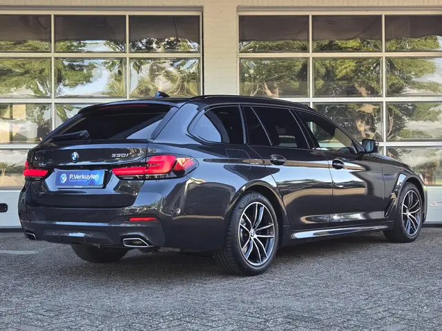 BMW 5 Serie Touring 530i xDrive M SPORT 2021 Benzine 8