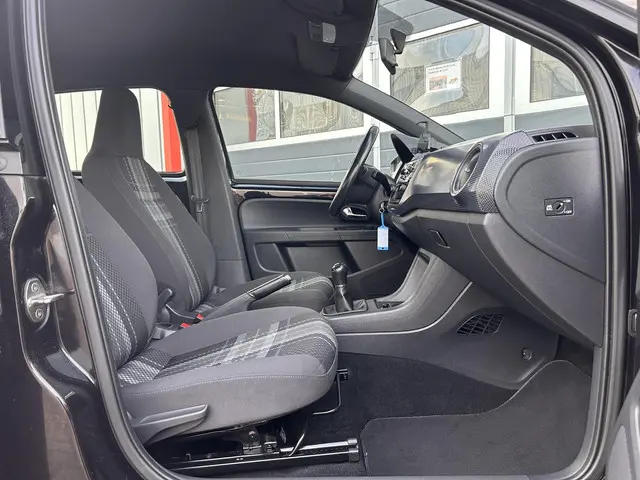 Volkswagen up! 1.0 BMT high up! 2017 Benzine 17