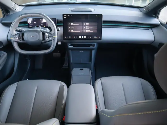 Lynk & Co 02 More 66 kWh 2026 Elektrisch 38