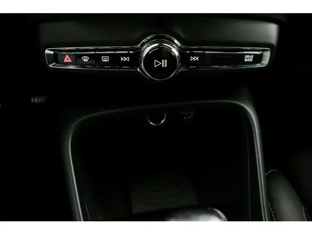 Volvo XC40 1.5 T3 Inscription zwart 2018 Benzine 28