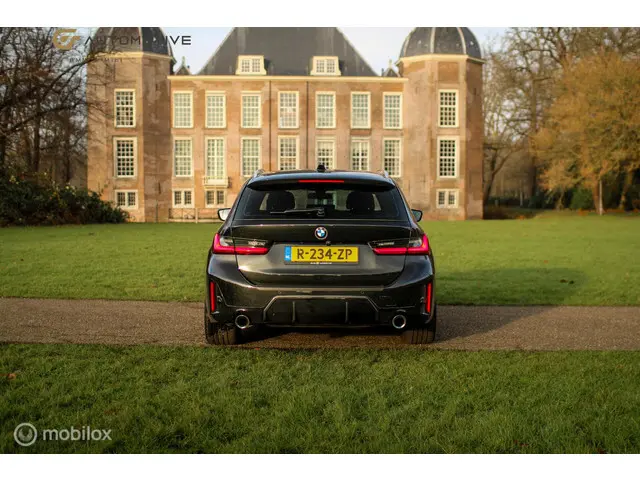 BMW 3 Serie Touring 320i | NAP | M sport | 2023 Benzine 4