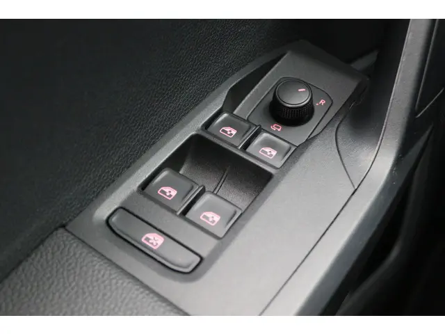 SEAT Arona 1.0 TSI Style Business Intense 2021 Benzine 28