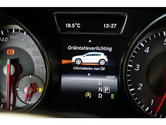 Mercedes-Benz GLA 180 Ambition 2015 Benzine 37