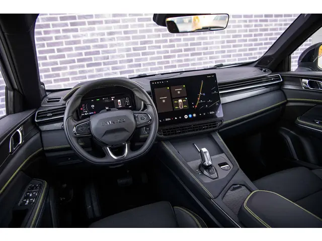 Lynk & Co 01 1.5 Plug-in Hybrid Core 2025 Hybride Benzine 11