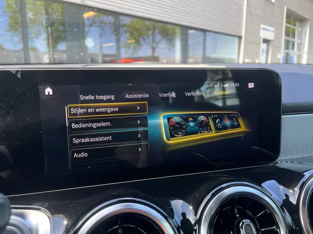Mercedes-Benz GLB 180 Business Line 2023 Benzine 30