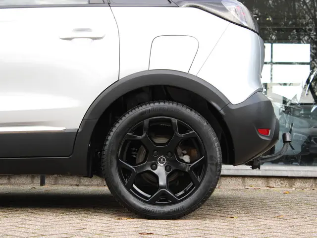 Opel Crossland 1.2T 130 Ultimate 2022 Benzine 12