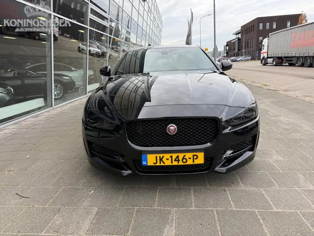 Jaguar XE 2