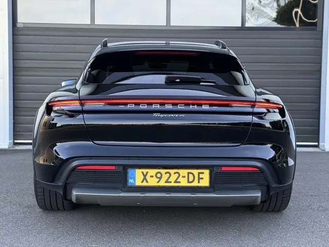 Porsche Taycan Cross Turismo 4 2023 Elektrisch 8