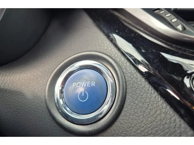 Toyota C-HR 1.8 Hybrid Dynamic 2021 Hybride Benzine 12