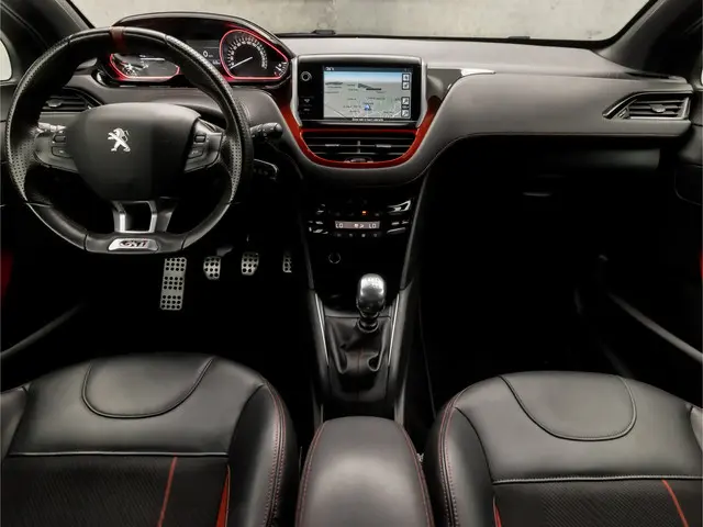 Peugeot 208 1.6 THP GTi 2013 Benzine 6