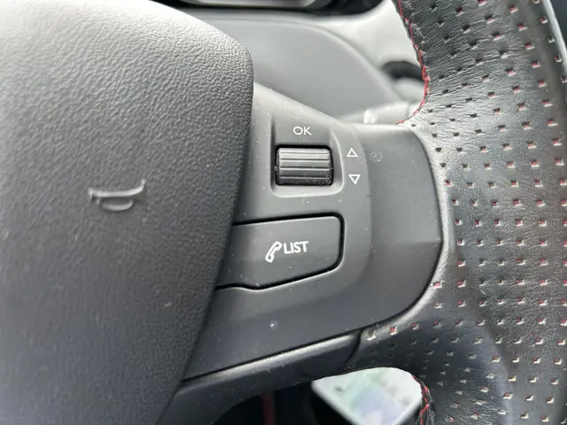 Peugeot 2008 Turbo 110PK GT-line 2018 Benzine 25