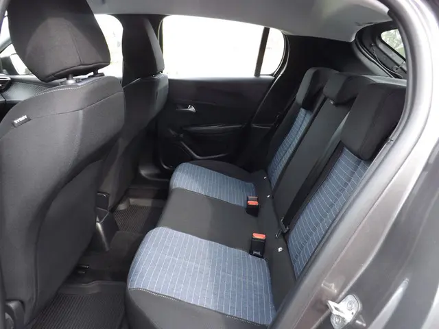 Peugeot 208 1.2 PureTech Like 2021 Benzine 9