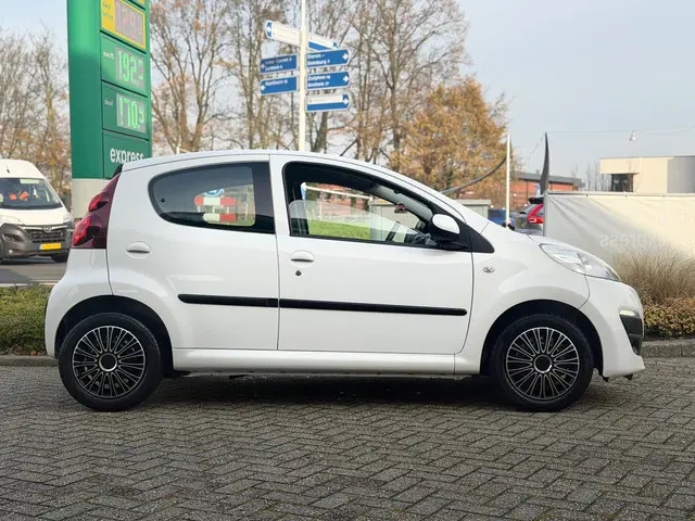Peugeot 107 1.0 Active facelift led airco 2012 Benzine 8