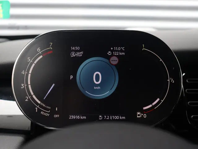 MINI 5-Deurs Cooper 2022 Benzine 18