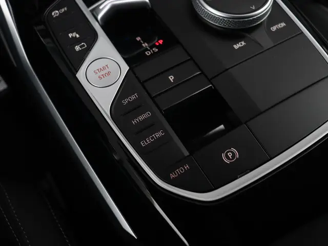 BMW 3 Serie Sedan 330e 2023 Hybride Benzine 17