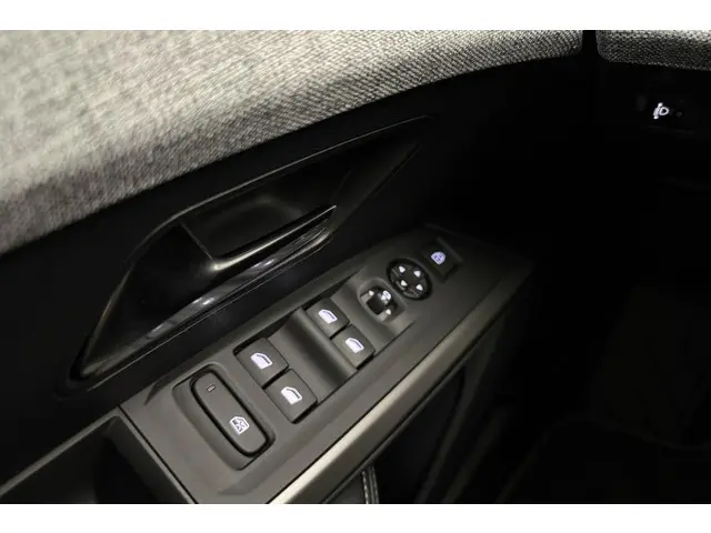 Peugeot e-3008 Allure 73 kWh 2024 Elektrisch 20