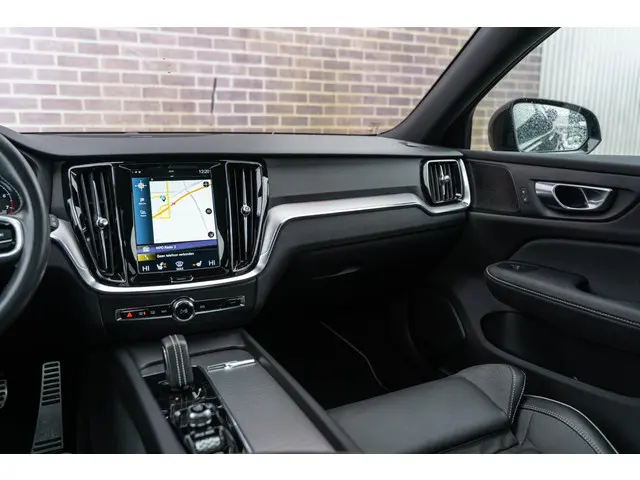 Volvo V60 B4 Geartronic R-Design 2020 Benzine 48