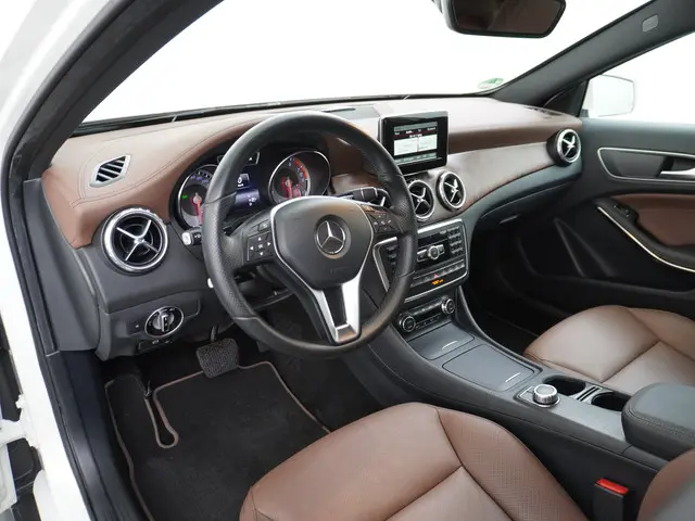 Mercedes-Benz GLA 250 4MATIC 2015 Benzine 12
