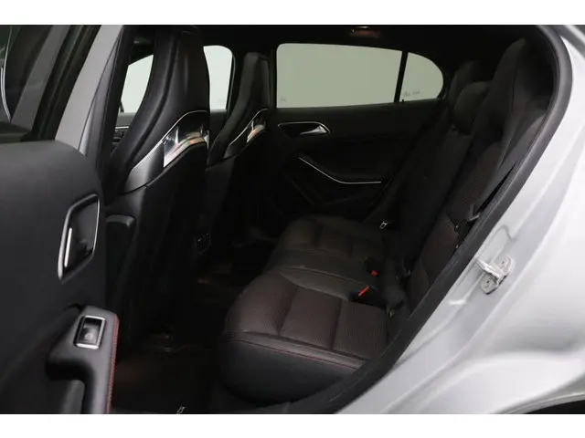 Mercedes-Benz GLA AMG 45 4Matic Edition 1 2014 Benzine 13