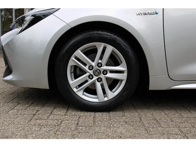 Toyota Corolla 1.8 Hybrid Business 2022 Hybride Benzine 8