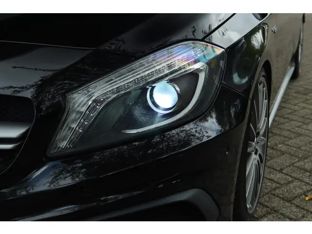 Mercedes-Benz A-Klasse AMG 45 4MATIC 2015 Benzine 37
