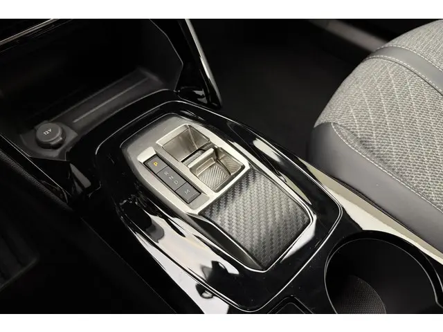 Peugeot 2008 1.2T 130pk Automaat Allure 2024 Benzine 29