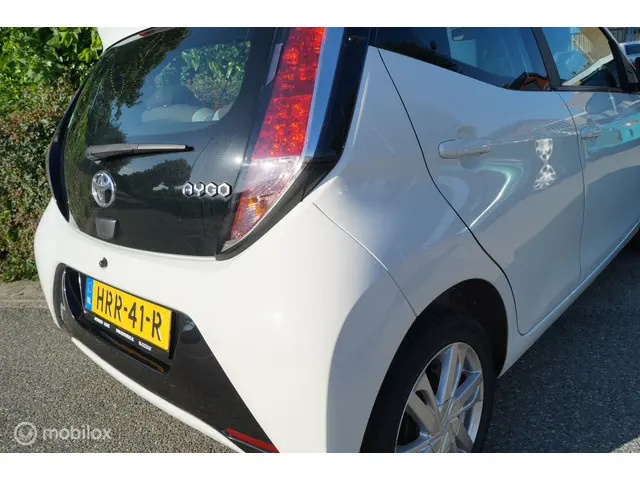 Toyota Aygo 1.0 VVT-i x-play 2016 Benzine 6