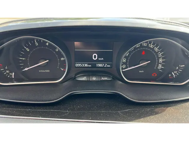 Peugeot 208 1.2 PureTech Allure 2015 Benzine 11