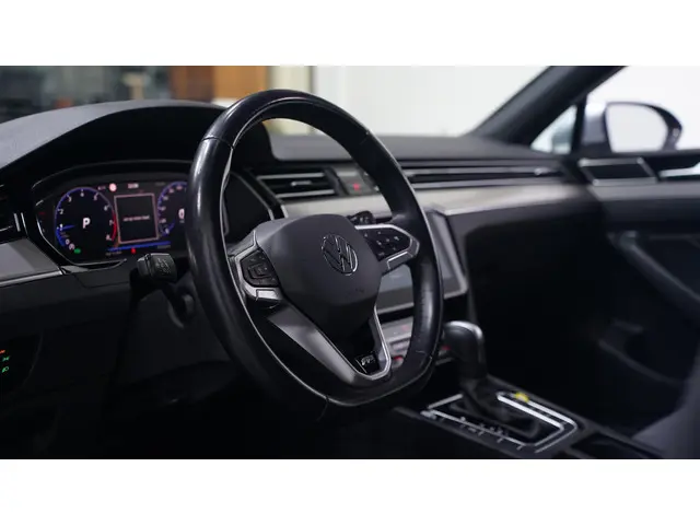 Volkswagen Passat 1.5 TSI R-Line Business + 2020 Benzine 43