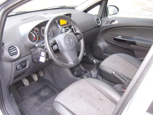 Opel Corsa 1.4-16V Cosmo - Navigatie - 2013 Benzine 3