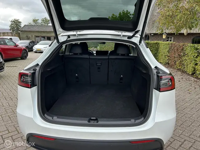 Tesla Model Y Long Range Dual Motor 2024 Elektrisch 5