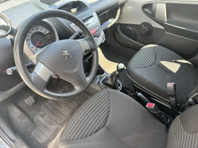 Peugeot 107 1.0 Envy 2013 Benzine 11