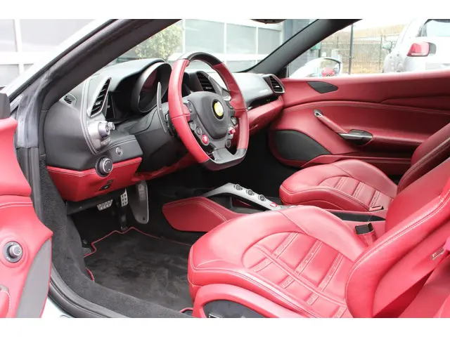 Ferrari 488 3.9 GTB HELE 2018 Benzine 23