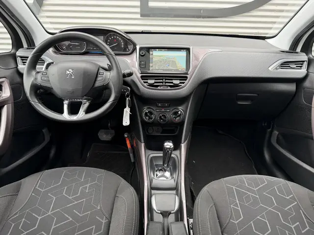Peugeot 2008 1.2 PureTech Active 2015 Benzine 16