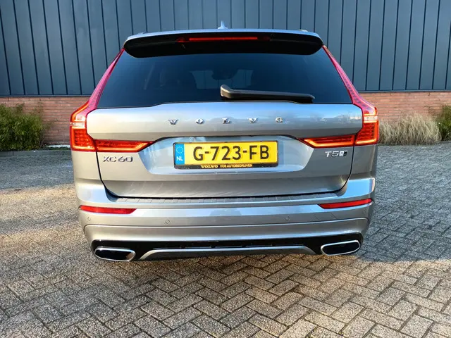 Volvo XC60 T5 AWD R-Design 2019 Benzine 6