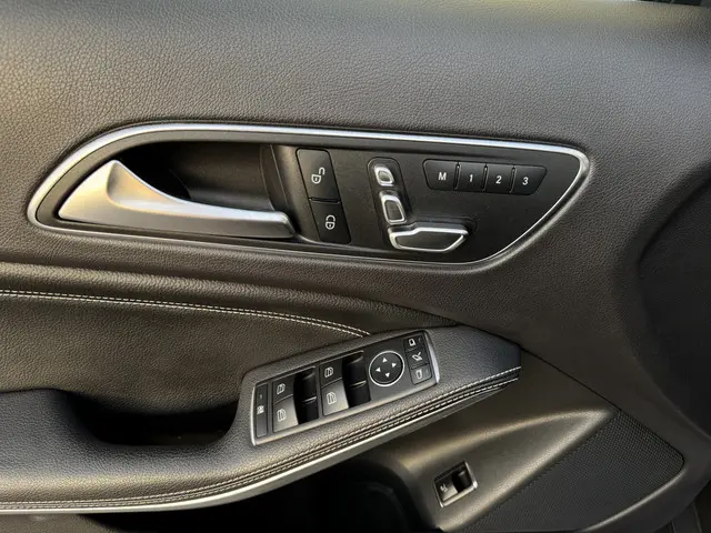 Mercedes-Benz GLA 180 AMG Aut 2019 Benzine 4