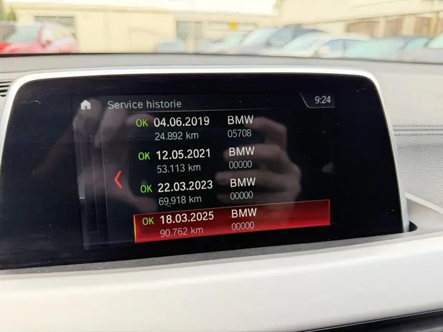 BMW X2 sDrive18i High Executive 2018 Benzine 14