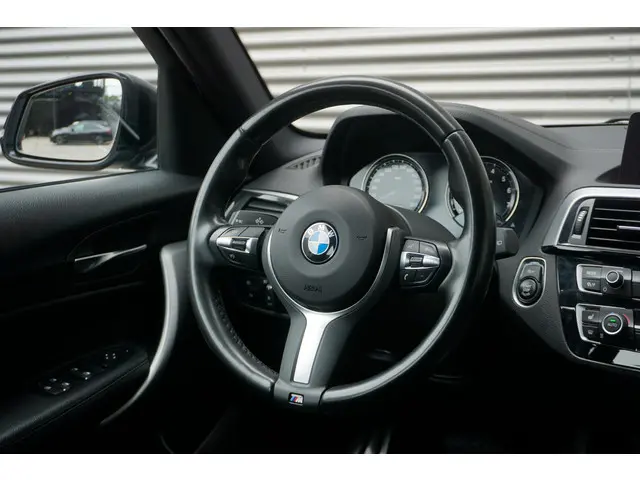 BMW 1 Serie 118i 2019 Benzine 23