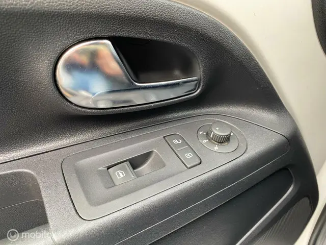 Volkswagen up! 1.0 move up! 2012 Benzine 17