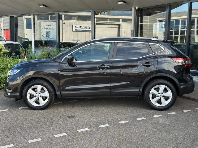 Nissan QASHQAI 1.2 N-Connecta l PANO 2017 Benzine 3