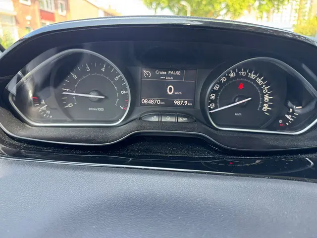 Peugeot 208 1.2 VTi Envy 2012 Benzine 6