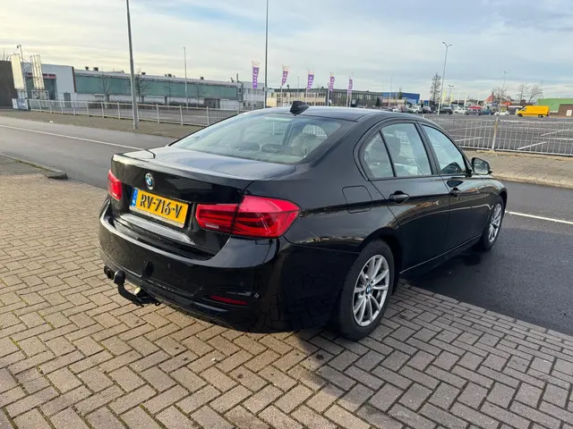 BMW 3 Serie 320d AUTOMAAT/HEADUP/NAVI 2018 Diesel 3